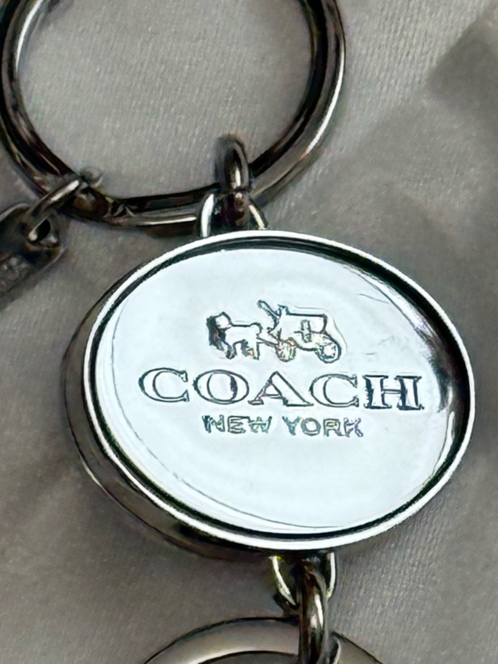 NWT- Silver-tone Oval Toggle Keychain - Picture 8 of 8